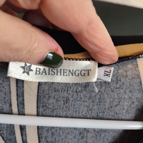 Black and Gold Graphic Blouse with Long Sleeves - Picture 3 of 3